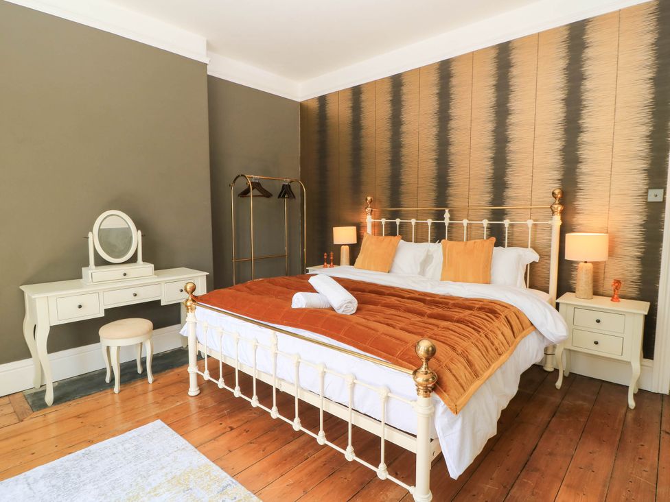 A bedroom with a bed and dressing table at The Mount in Chippenham