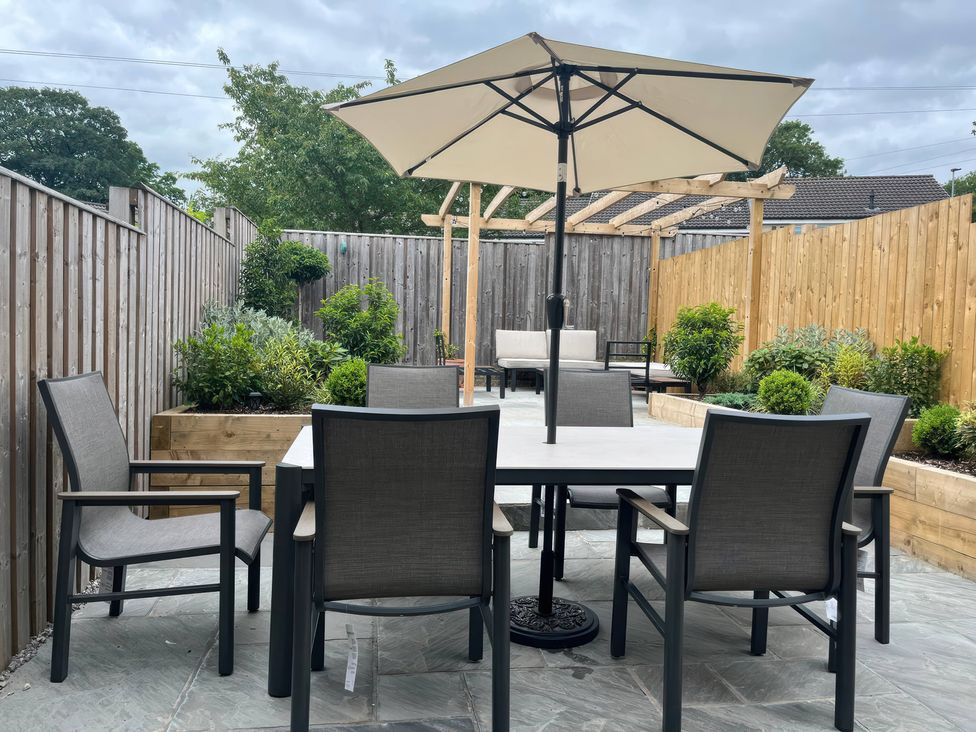 An outdoor dining area with a table and chairs at Shepherd's Lodge in Skipton