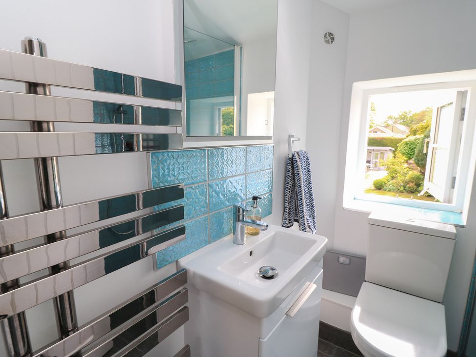 A bathroom with a sink and toilet at The Cottage Ashton Keynes