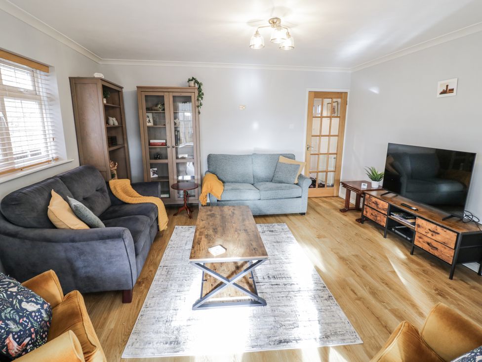 A living room with seating and a television at 3 Leycester Court in Warwick