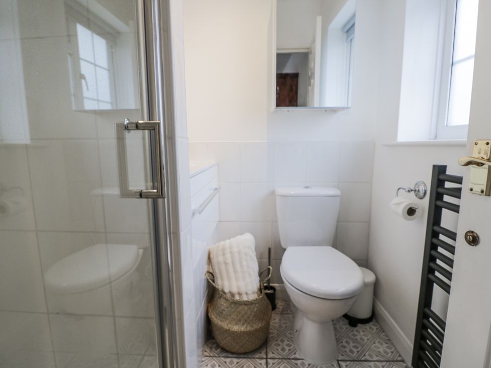 A bathroom with a shower, toilet, and sink at 3 Leycester Court in Warwick