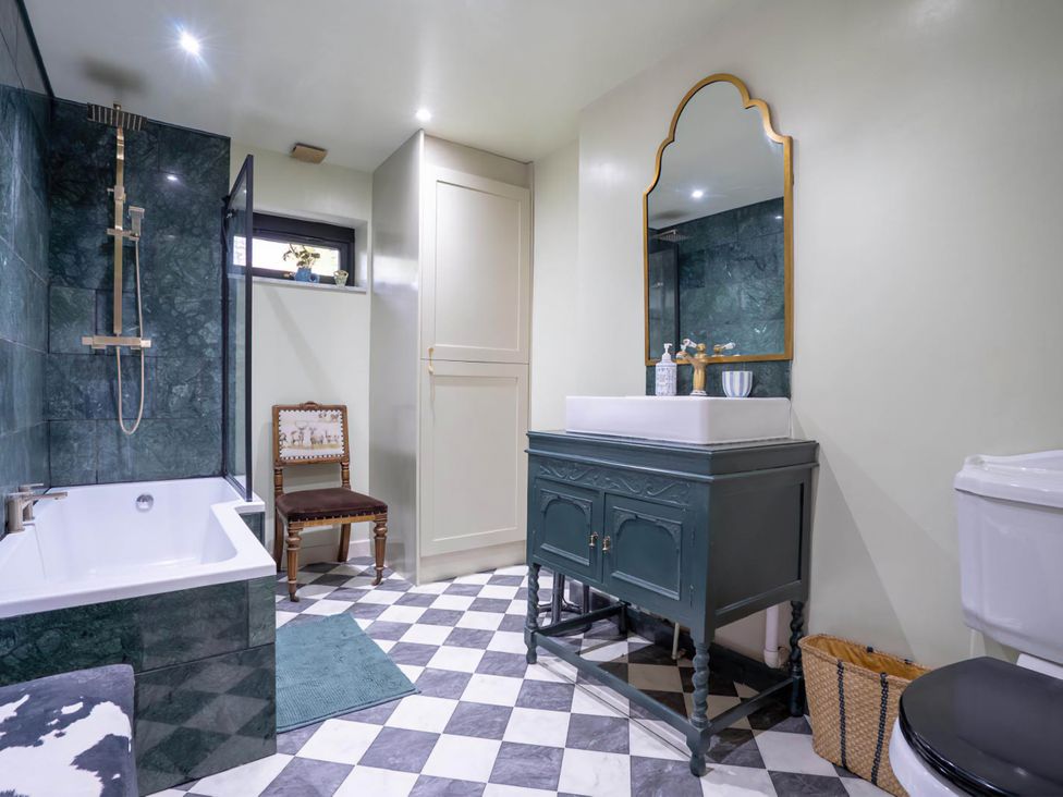 A bathroom with a bathtub, sink, and toilet at Foxley Lodge in Norwich