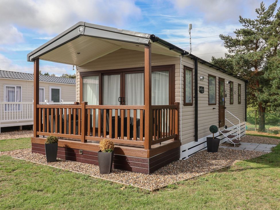 Stag Lodge, Caravan 70 - Norfolk - 1184793 - thumbnail photo 1