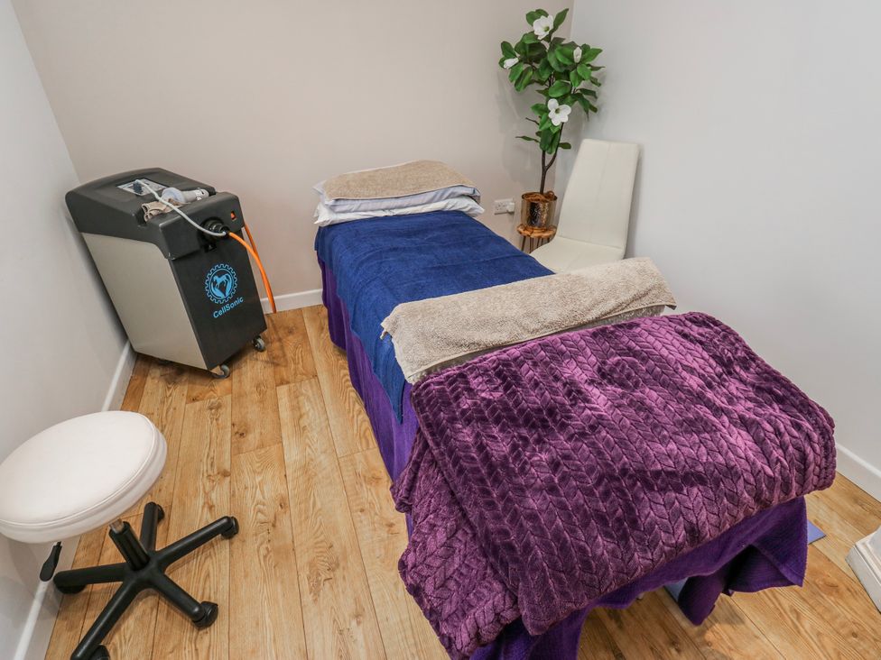 A treatment room with a bed and a machine at The Retreat