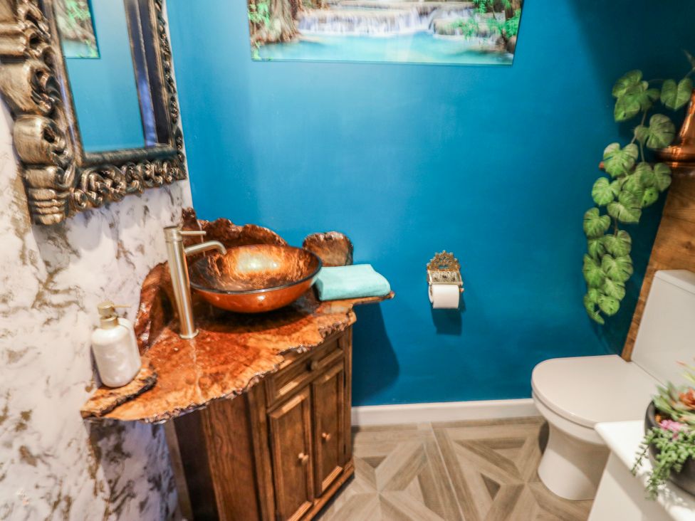 A bathroom with a sink, toilet, and decorative elements at The Retreat in 
