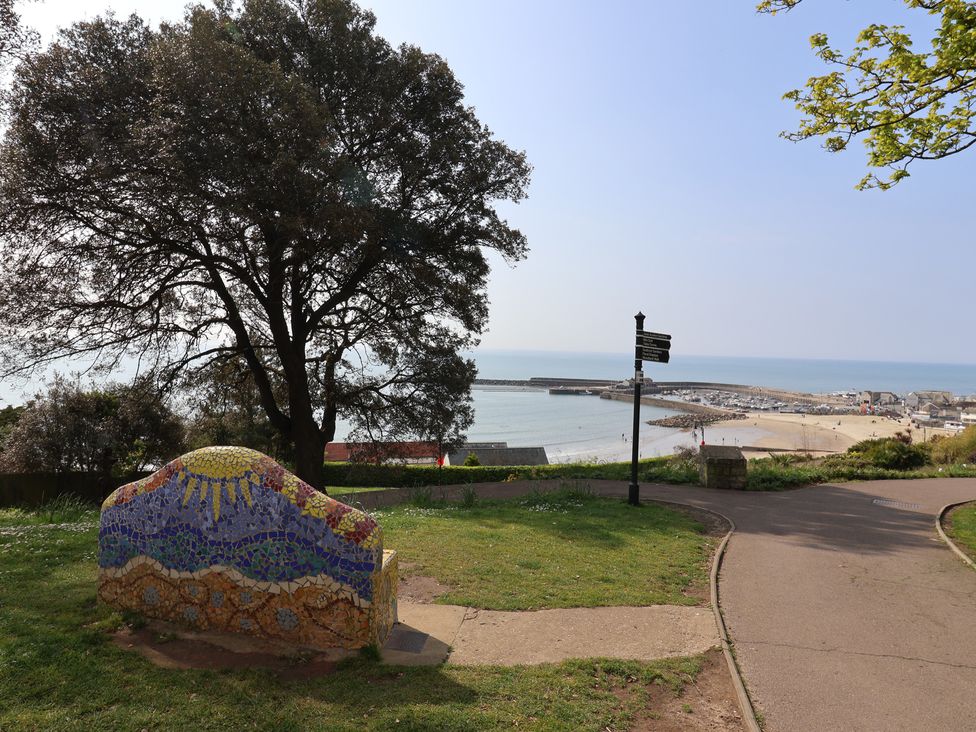 A mosaic structure and a tree overlooking the sea at Half Moon Cottage in Lyme Regis