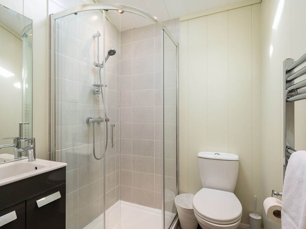 A bathroom with shower and toilet at Stokesley in Great Ayton