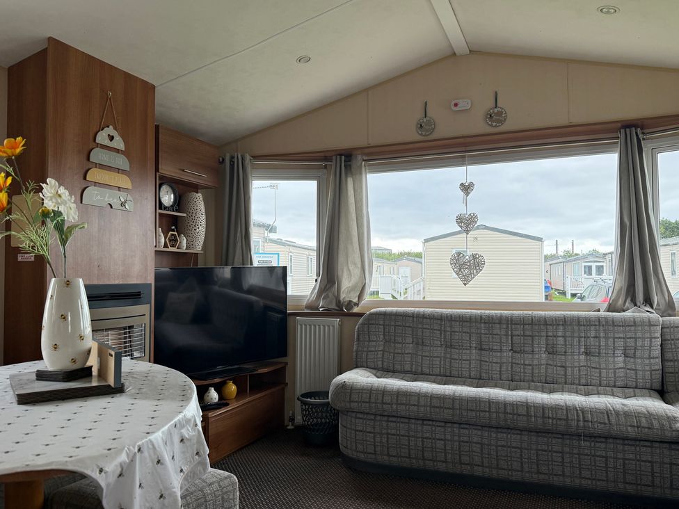 A living room with a TV and sofa at Cala Gran Holiday Park - Holiday Accommodation 10830, Fleetwood