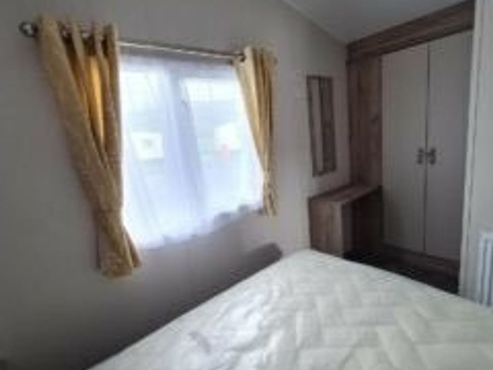 Lyons Sunnysands Holiday Park - Holiday Accommodation 13733 - Mid Wales - 1185386 - thumbnail photo 7