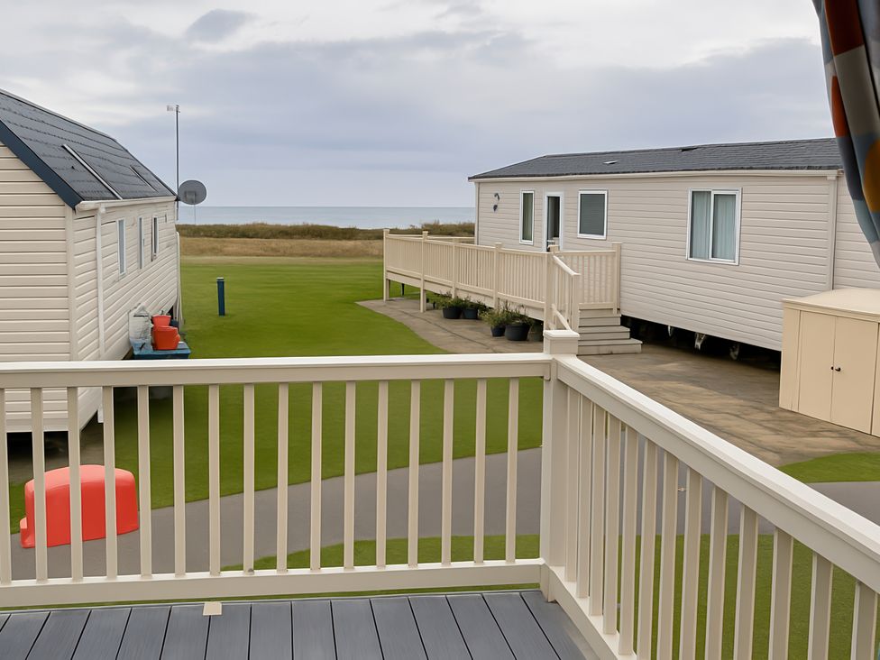 A view of caravans and garden at Reighton Sands Holiday Park - Holiday Accommodation 14875, Filey
