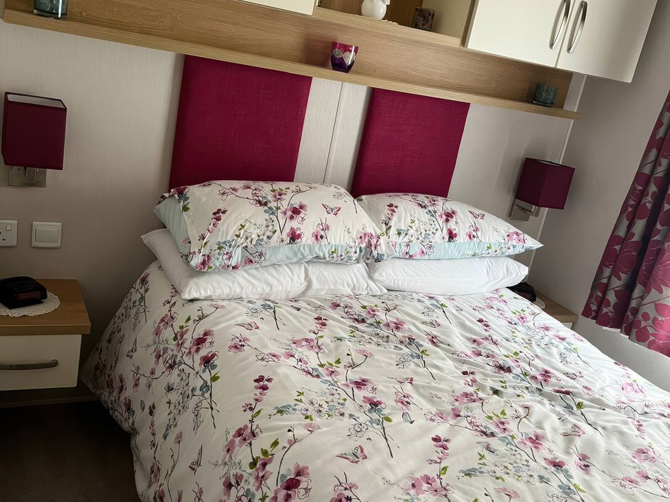 A bedroom with a bed and bedside lamps at Freshwater Beach Holiday Park - Holiday Accommodation 17116 in Burton Bradstock near Bridport