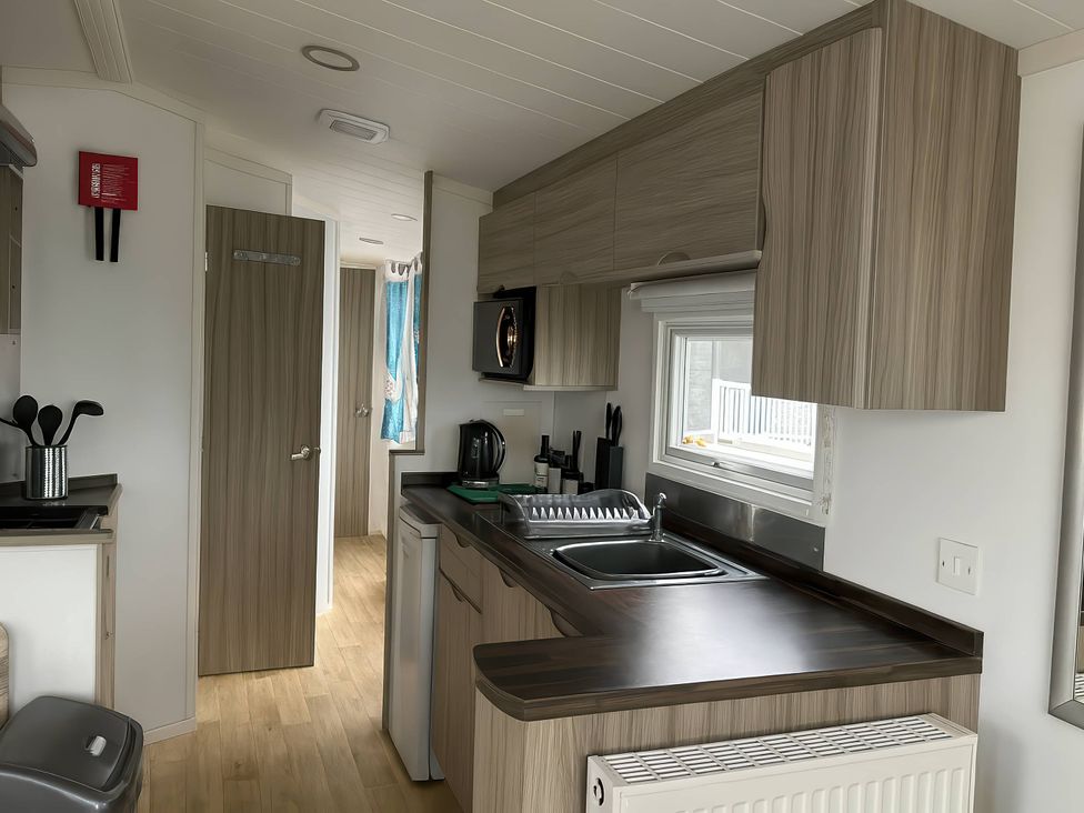 A kitchen with cabinets and appliances at Whitehouse Leisure Park - Holiday Accommodation 19055, Towyn, Abergele