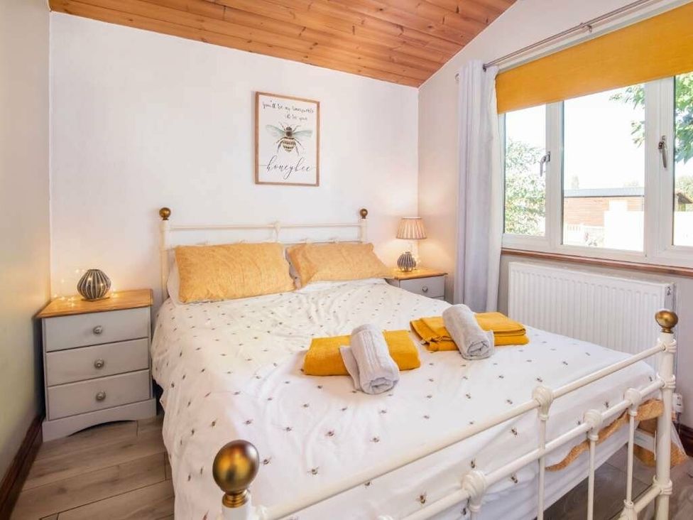 a bedroom with a double bed, yellow accents, and lamps at Florida Keys Holiday Park - Holiday Accommodation 19291, York