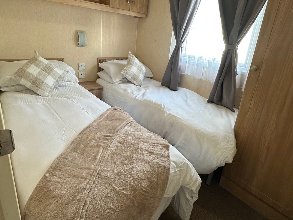 A bedroom with two single beds at Whitehouse Leisure Park - Holiday Accommodation 21355 Towyn