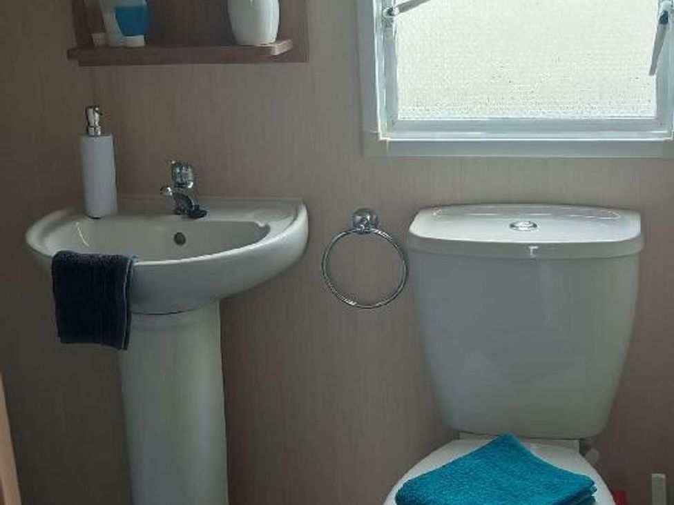 Lido Beach Holiday Park - Holiday Accommodation 22376 - North Wales - 1188681 - thumbnail photo 8