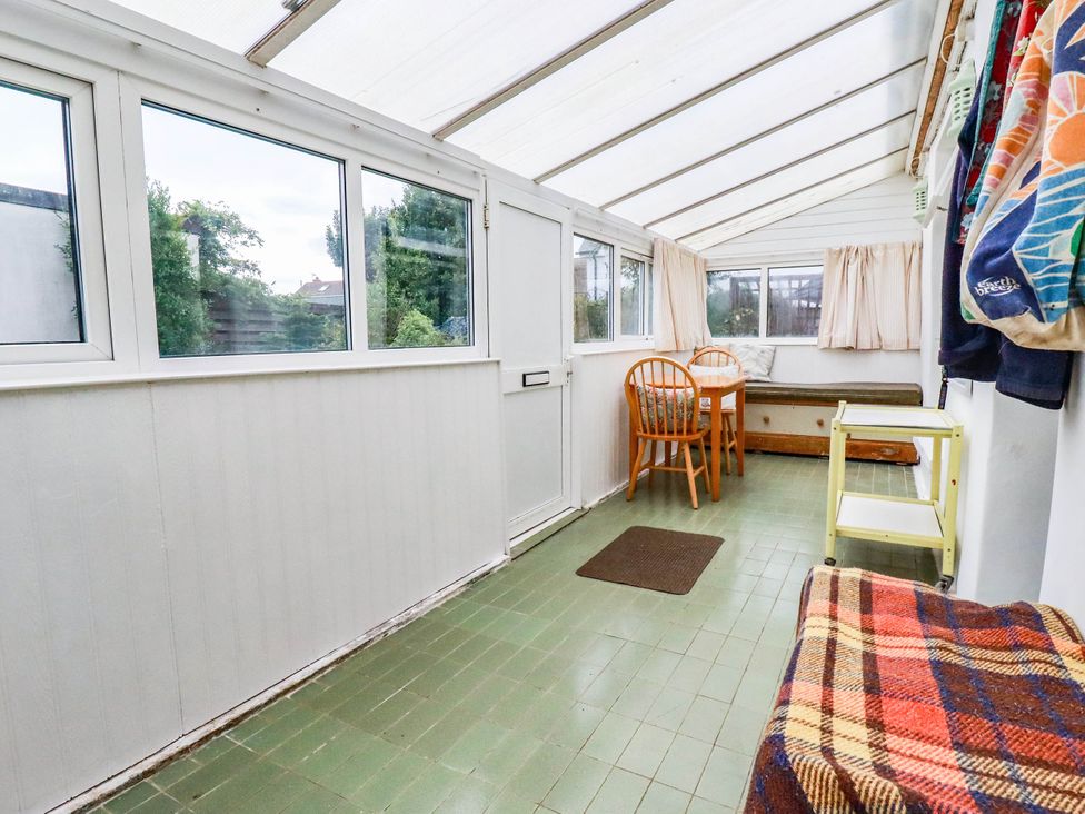 A conservatory with a table and chairs at Harford in 