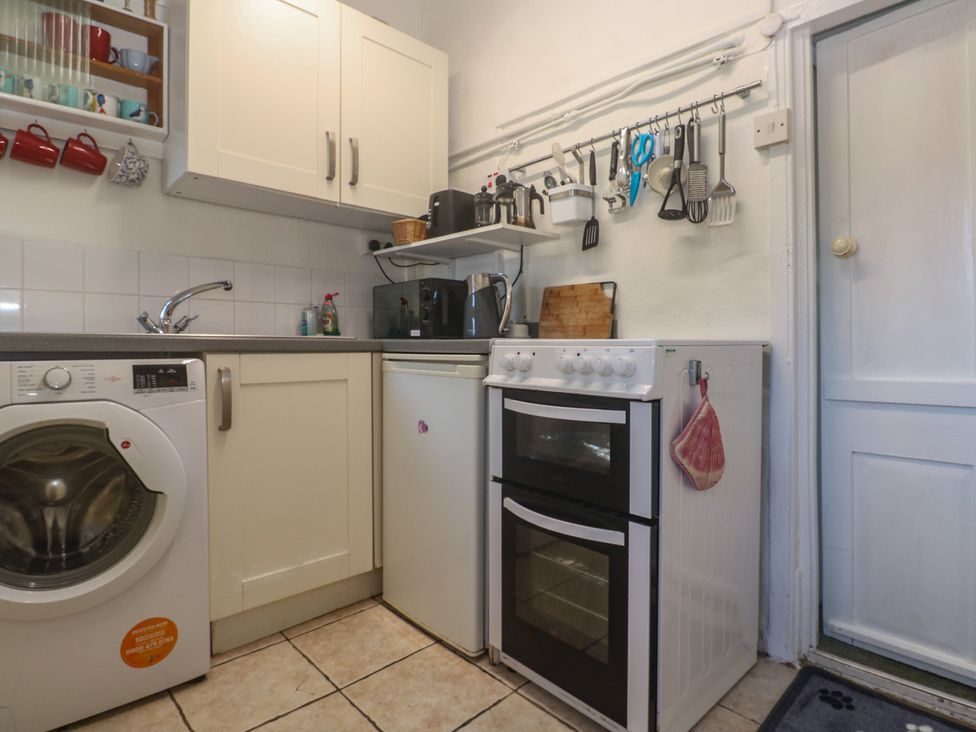 A kitchen with appliances and utensils at Harford in Goldsithney