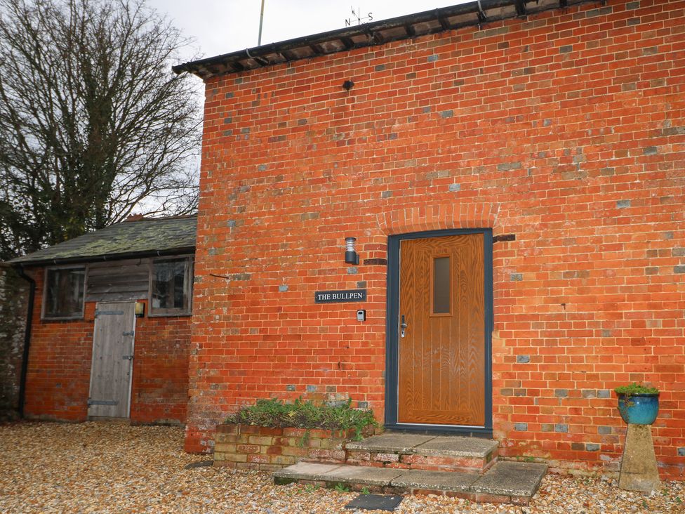 An exterior view of a building with a front door at The Bullpen in West Tytherley