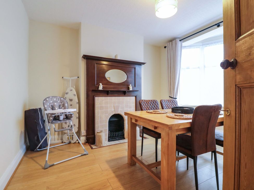 A dining room with a wooden dining table and chairs at 5 Wallace Road in Loughborough