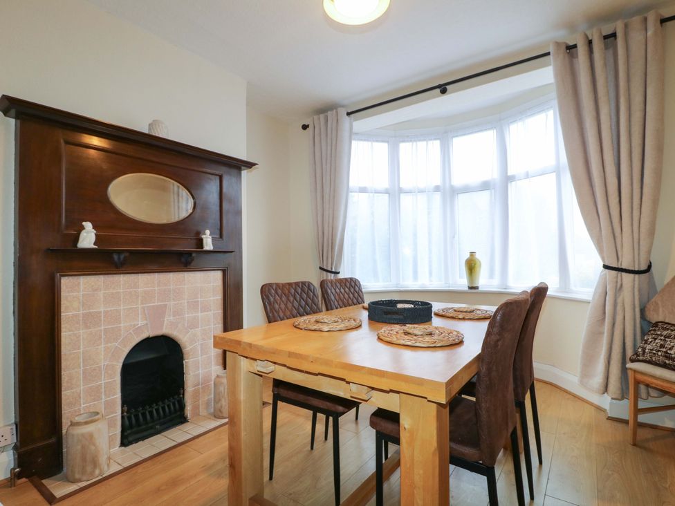 A dining room with a table and chairs at 5 Wallace Road in Loughborough