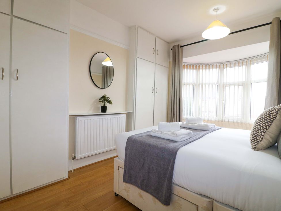 A bedroom with a bed and wardrobe at 5 Wallace Road Loughborough