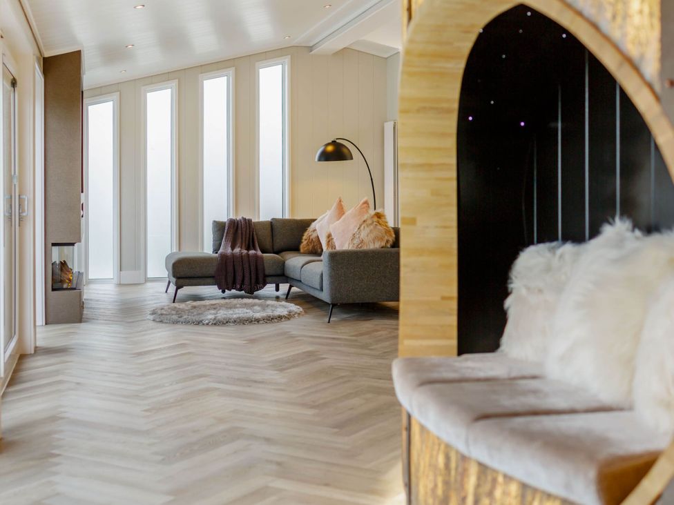 A living room with a sofa and lamp at The Sheraton Retreat in Wigton