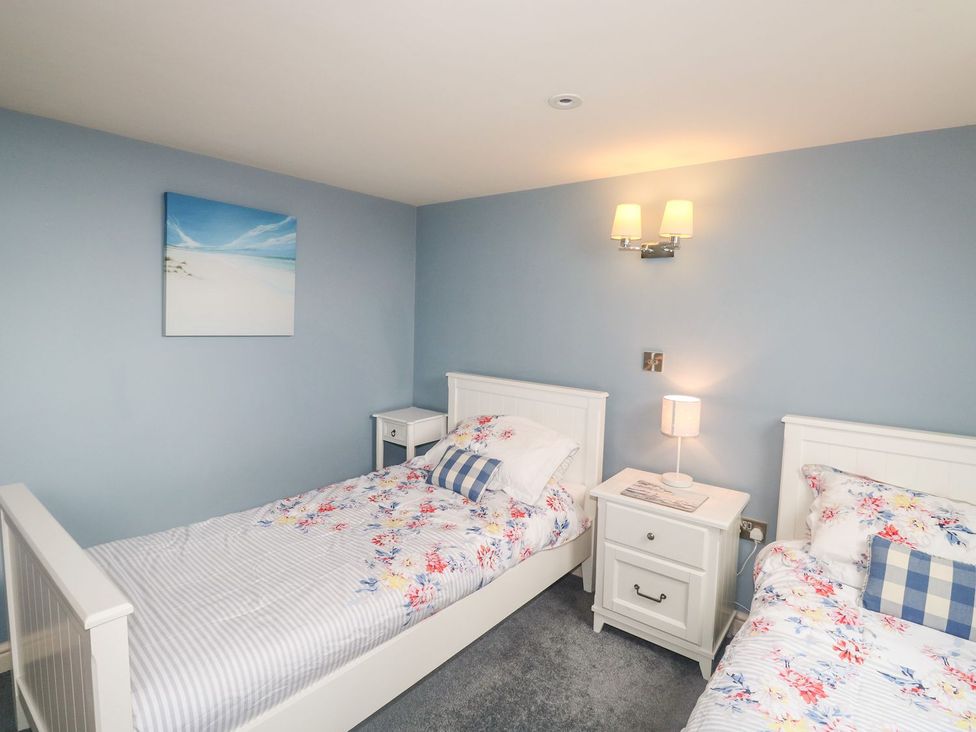 A bedroom with two single beds at Higher Forda in Holsworthy