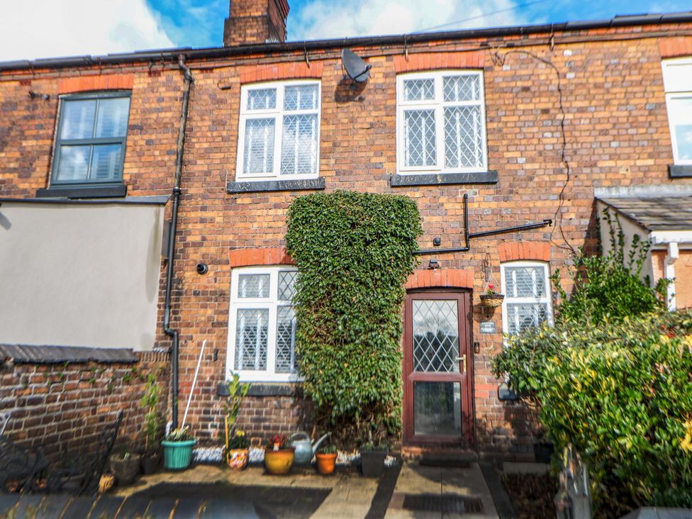 An exterior view of a house with a garden at Shunter’s Nook Stafford
