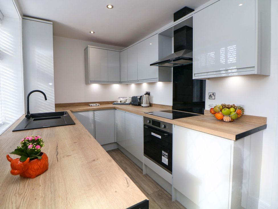A kitchen with cabinets and a countertop at Shunter’s Nook in Stafford