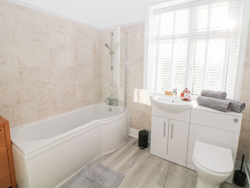 A bathroom with a bathtub and sink at Shunter’s Nook in Colwich