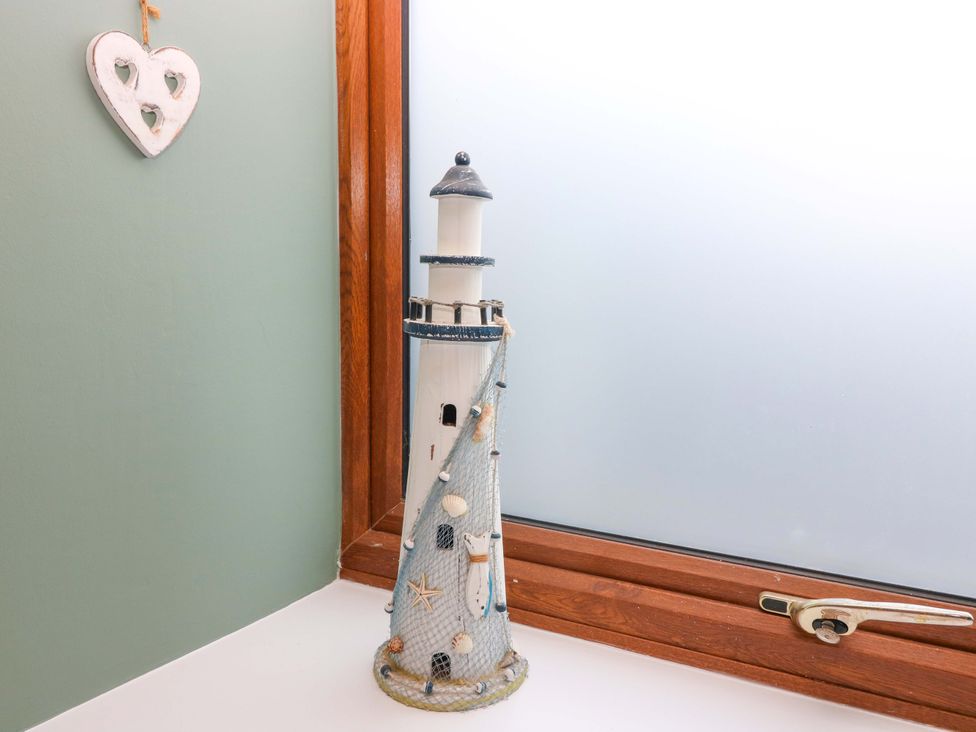 A lighthouse decoration and a heart wall decoration in Bridle Cottage Cove