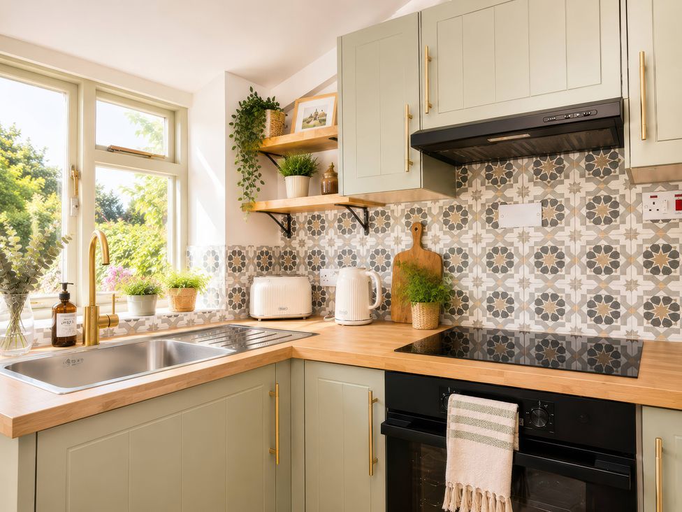 A kitchen with a sink and stove at 29 Spring Street Chipping Norton