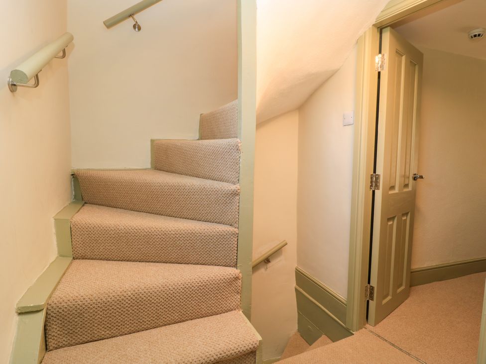 A staircase with a handrail at 29 Spring Street in Chipping Norton