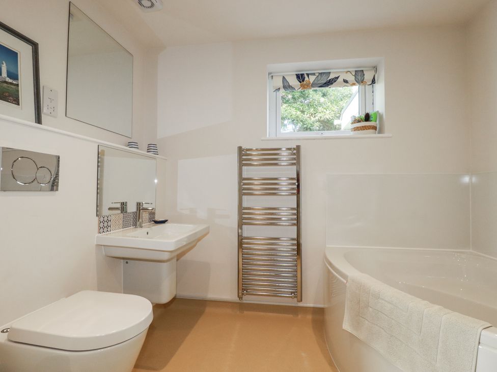 A bathroom with a sink and bathtub at Hillbre in Trevone