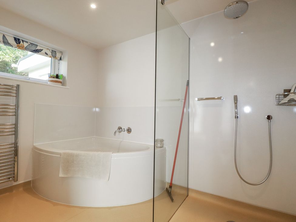 A bathroom with a bath tub and shower at Hillbre in Trevone