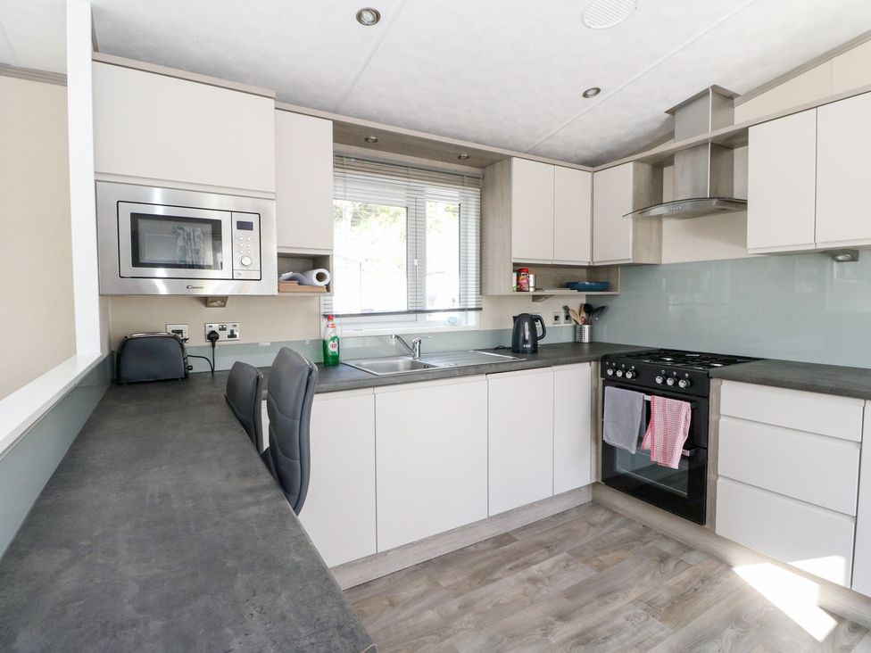 A kitchen with appliances and cabinets at Altair Lodge