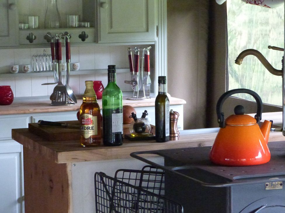 A kitchen with bottles and a kettle at Ceri in Newcastle Emlyn