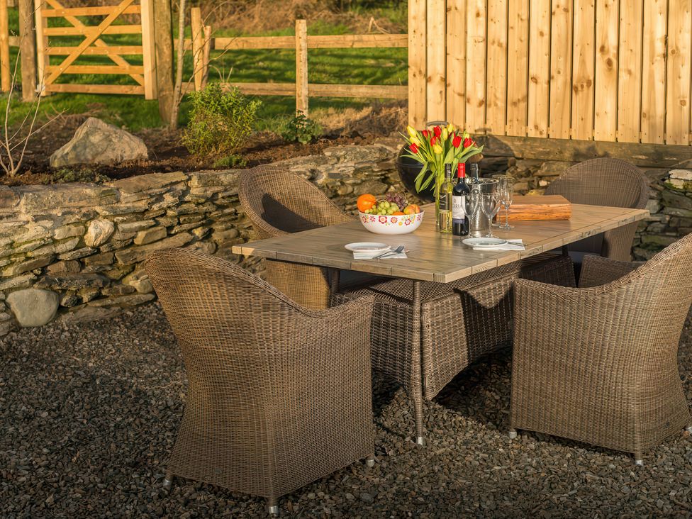 An outdoor dining area with a table and chairs at Millers Cottage in Newcastle Emlyn