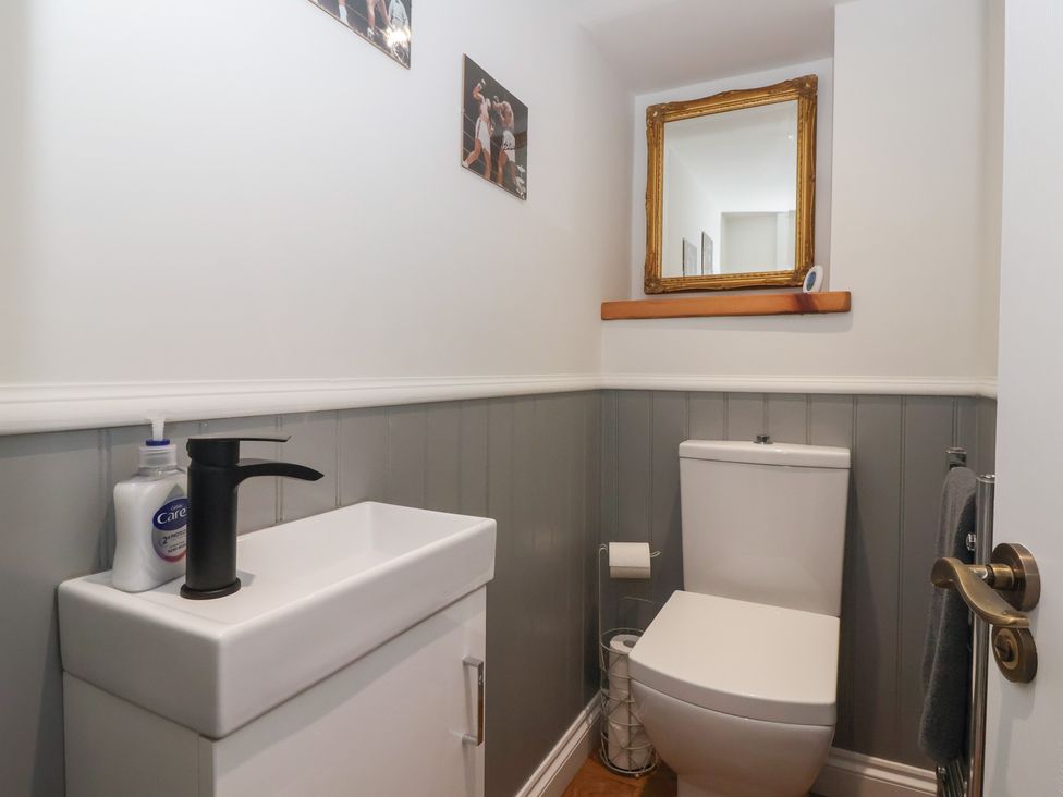 A bathroom with a sink and toilet at Flat 2 23 Hyde Park Road Harrogate