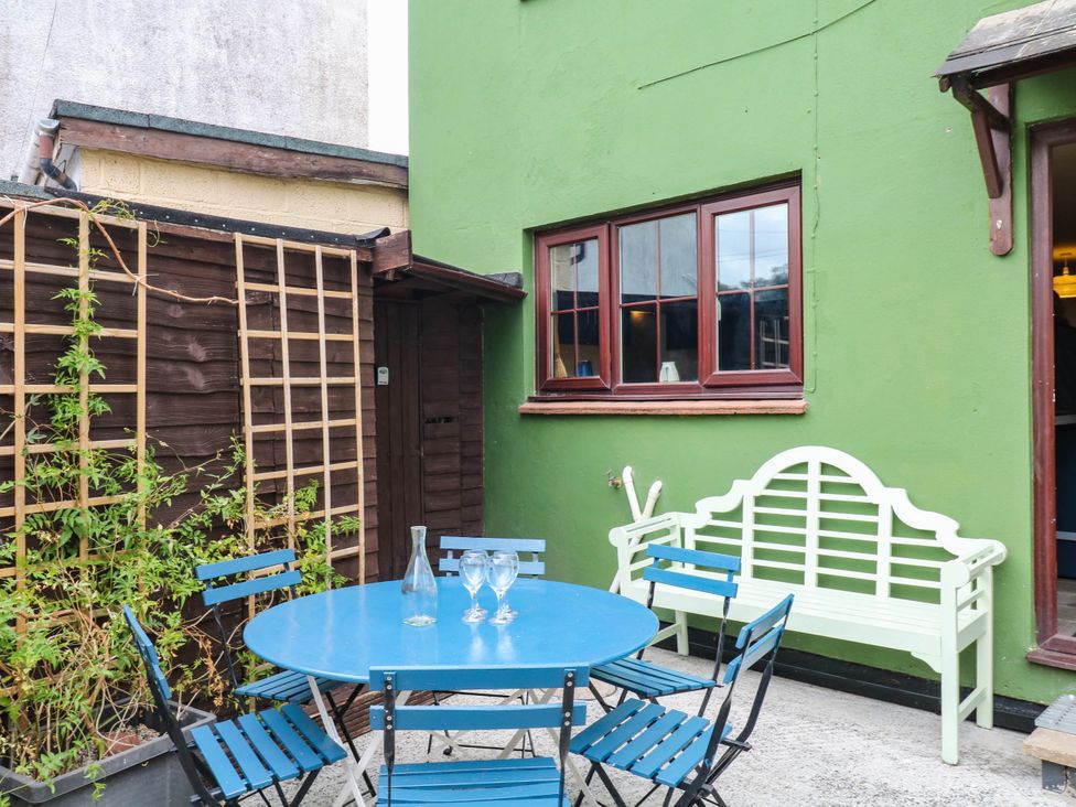 A seating area with a blue table and chairs at The Gables in Teignmouth