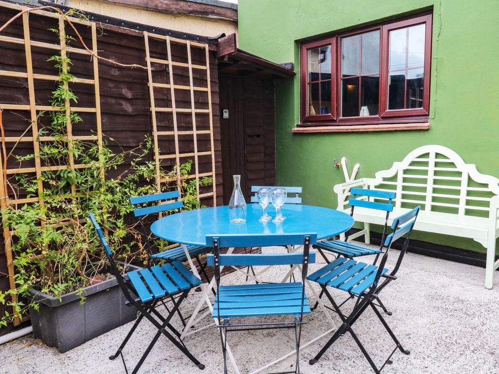 A garden with a blue table and chairs at The Gables in Teignmouth