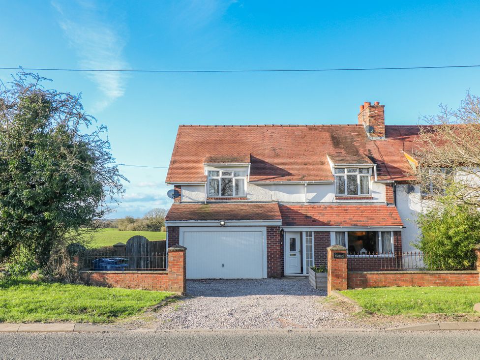 A house with a garage and lawn at Scamnel in Eccleshall