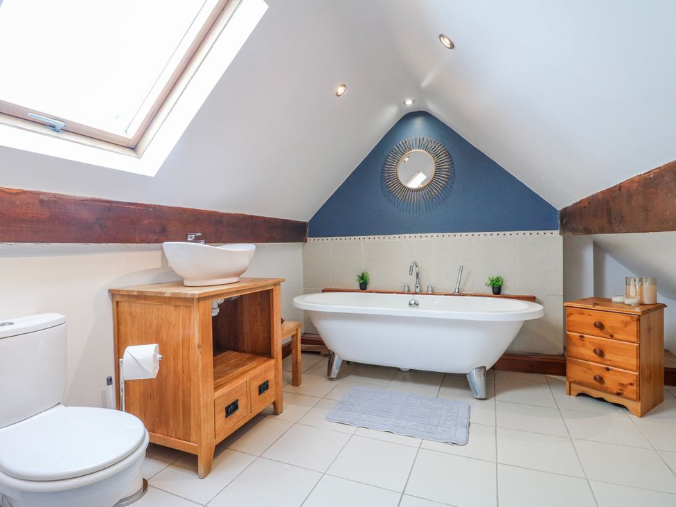 A bathroom with a bathtub and washbasin at Scamnel in Eccleshall