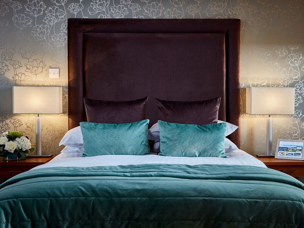 A bedroom with a bed and lamps at Ullswater Apartment in Penrith