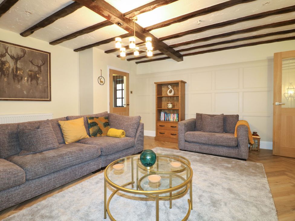 A living room with a sofa and coffee table at Magnolia Cottage in Nottingham