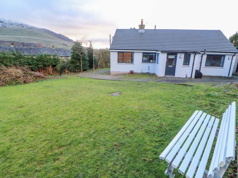A house with a garden and bench at Westerlodge Threlkeld near Keswick