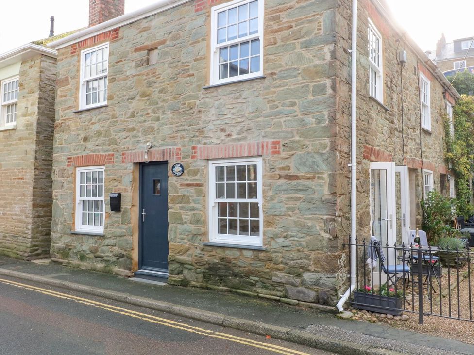 A house exterior with stone wall and garden at Quay cottage Salcombe