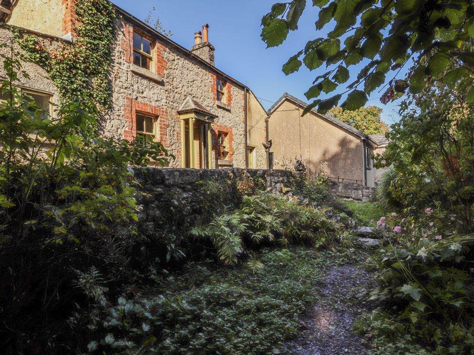 A view of houses and garden area at Rock Cottage in Milnthorpe