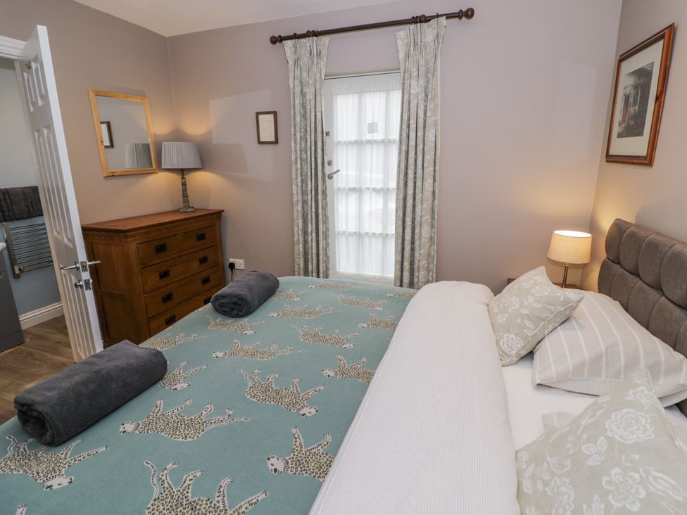 A bedroom with a bed and bedside furniture at Lily Stables Black Bourton near Bampton Oxfordshire