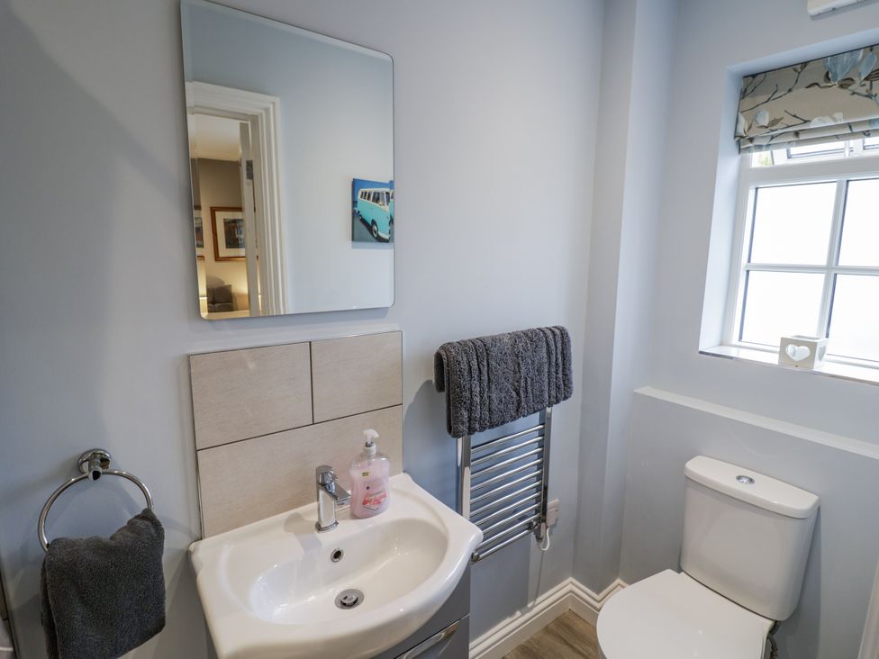 A bathroom with a sink and toilet at Lily Stables Black Bourton near Bampton Oxfordshire
